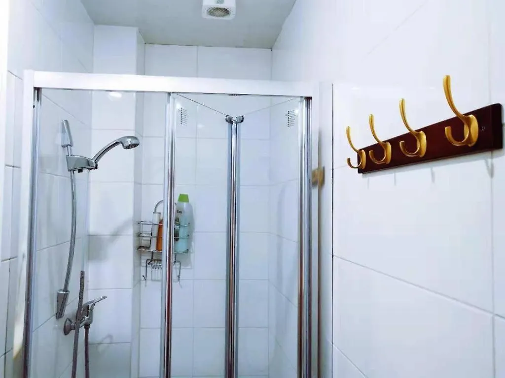 Cozy Rooms With Share The Bathroom And Kitchen Brüsszel 0*,